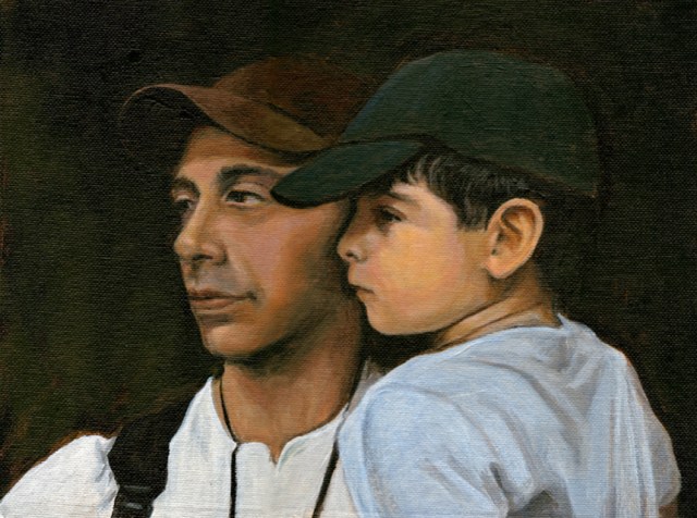 Retrato de un hombre sosteniendo a un niño, ambos con expresiones serenas, reflejando ternura y conexión emocional entre ellos.