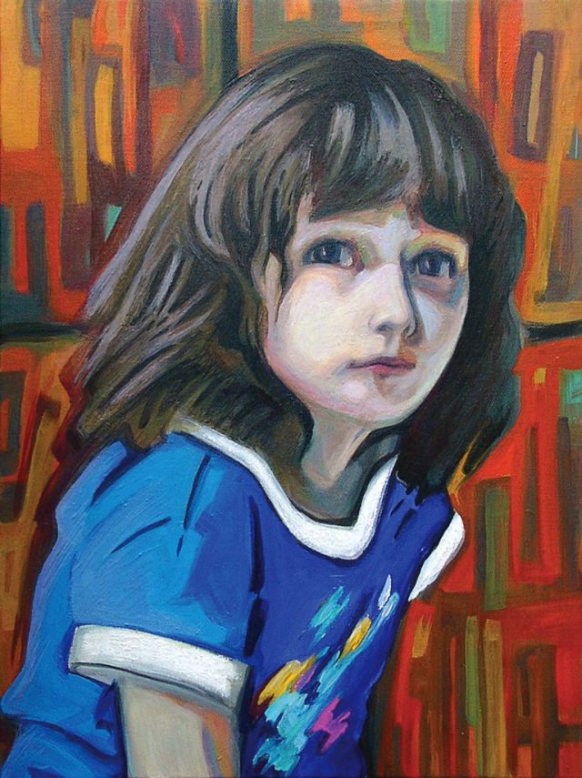 Pintura de una niña con cabello castaño y lacio, vestida con una camiseta azul con detalles coloridos, posando con un fondo abstracto en tonos cálidos.