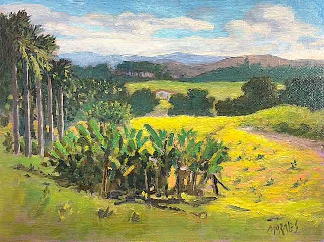 Pintura de un paisaje rural con palmeras y plantas de plátano, bajo un cielo despejado y montañas al fondo.