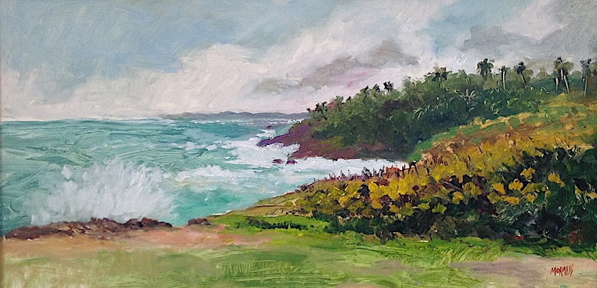 Pintura de un paisaje costero con olas del mar rompiendo en la orilla, rodeado por un verde exuberante y palmeras en el fondo.